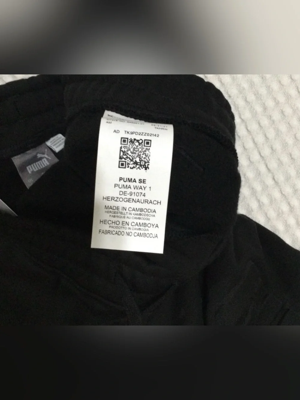New Puma Sweatpants Shorts drawstring and side pockets size XL Black